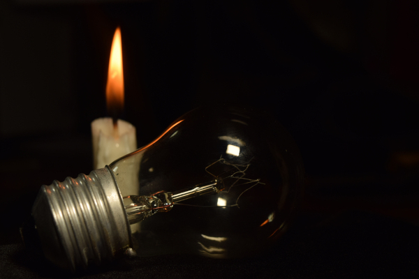 Vela lâmpada energia A crise energética que acometeu o Brasil (entre 2001 e 2002) levou ao racionamento de energia que ficou conhecido como apagão de 2001.